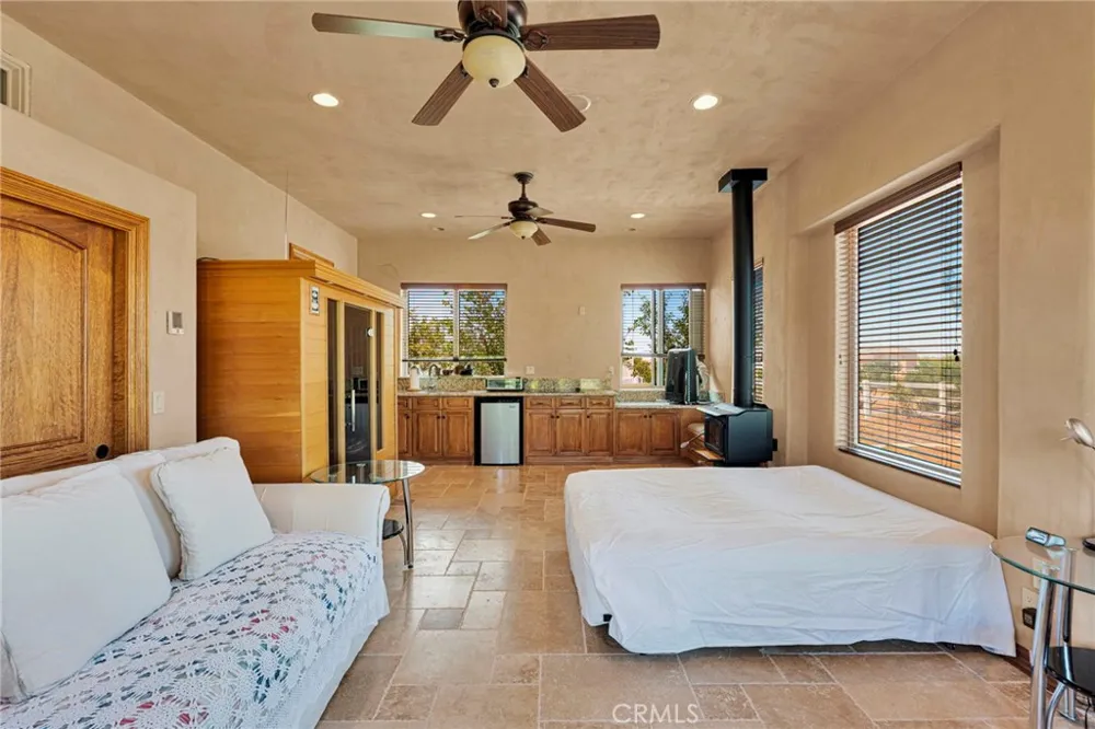 8323 Macron Oak Hills, CA 92344