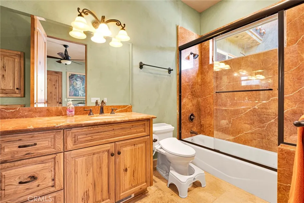 8323 Macron Oak Hills, CA 92344