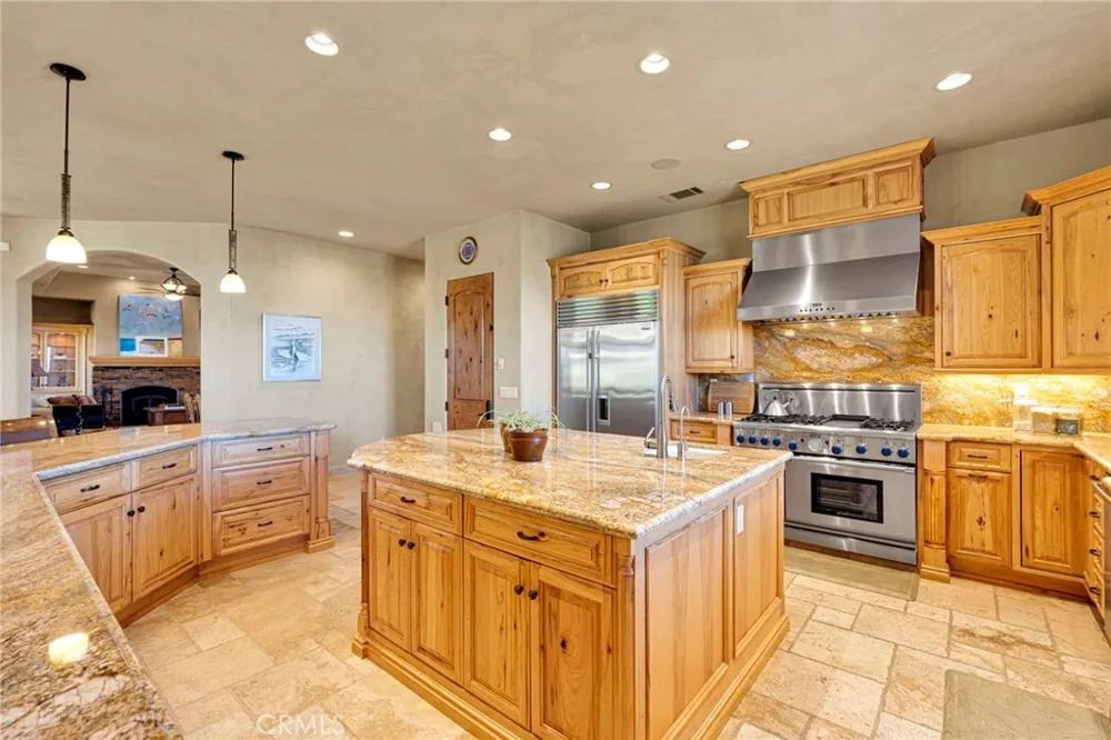 8323 Macron Oak Hills, CA 92344