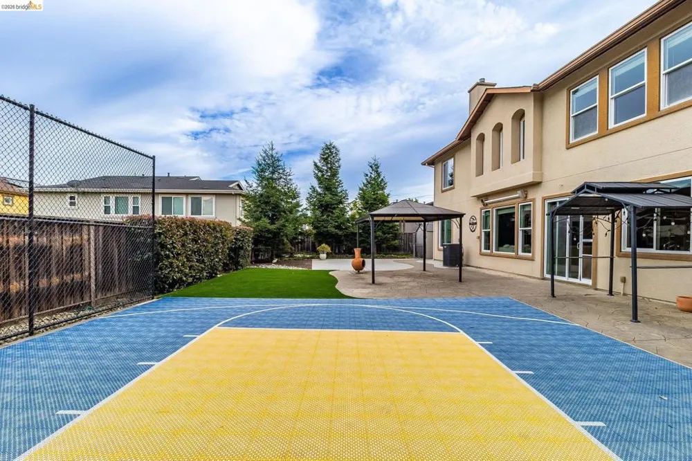 417 McAllister Drive Benicia, CA 94510