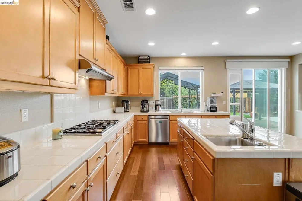 417 McAllister Drive Benicia, CA 94510