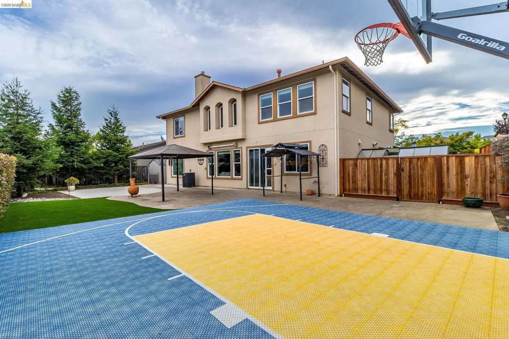 417 McAllister Drive Benicia, CA 94510