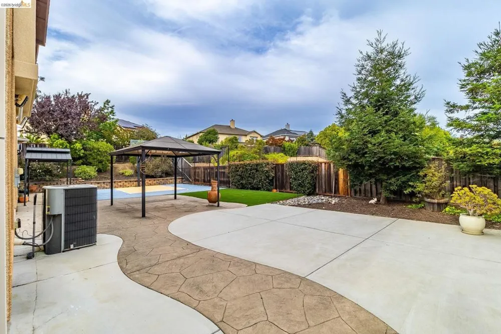 417 McAllister Drive Benicia, CA 94510