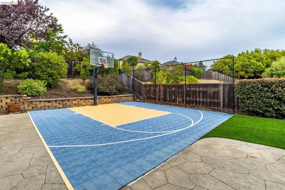 417 McAllister Drive Benicia, CA 94510