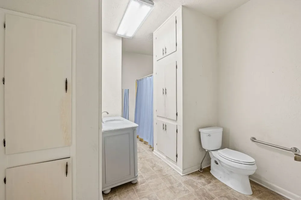 211 S Olive Street Grapeland, TX 75844