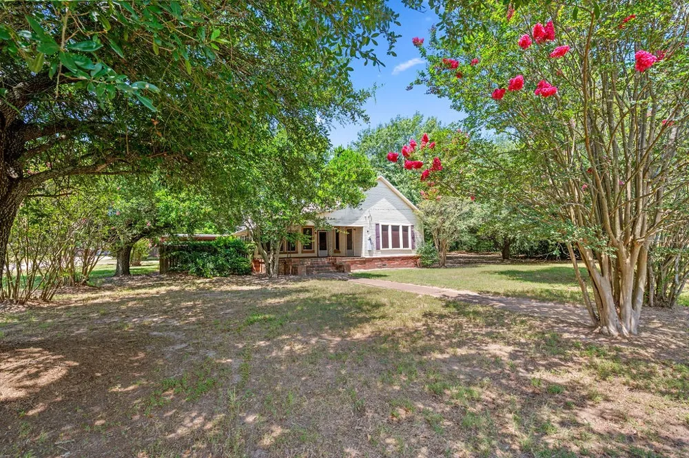 211 S Olive Street Grapeland, TX 75844