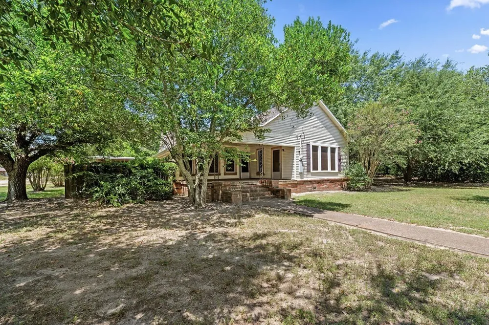 211 S Olive Street Grapeland, TX 75844