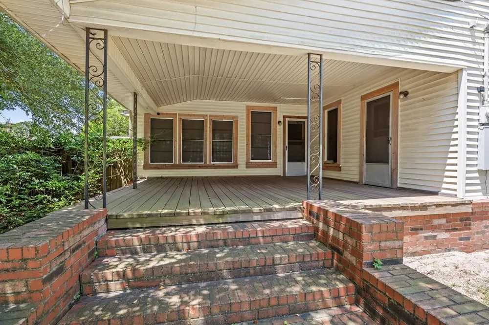 211 S Olive Street Grapeland, TX 75844