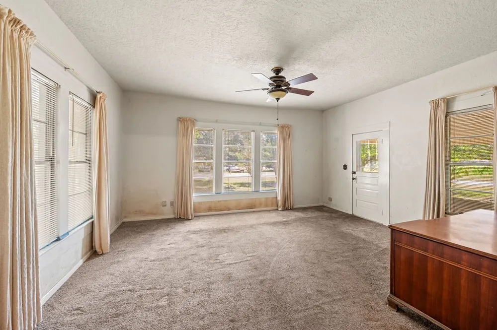 211 S Olive Street Grapeland, TX 75844