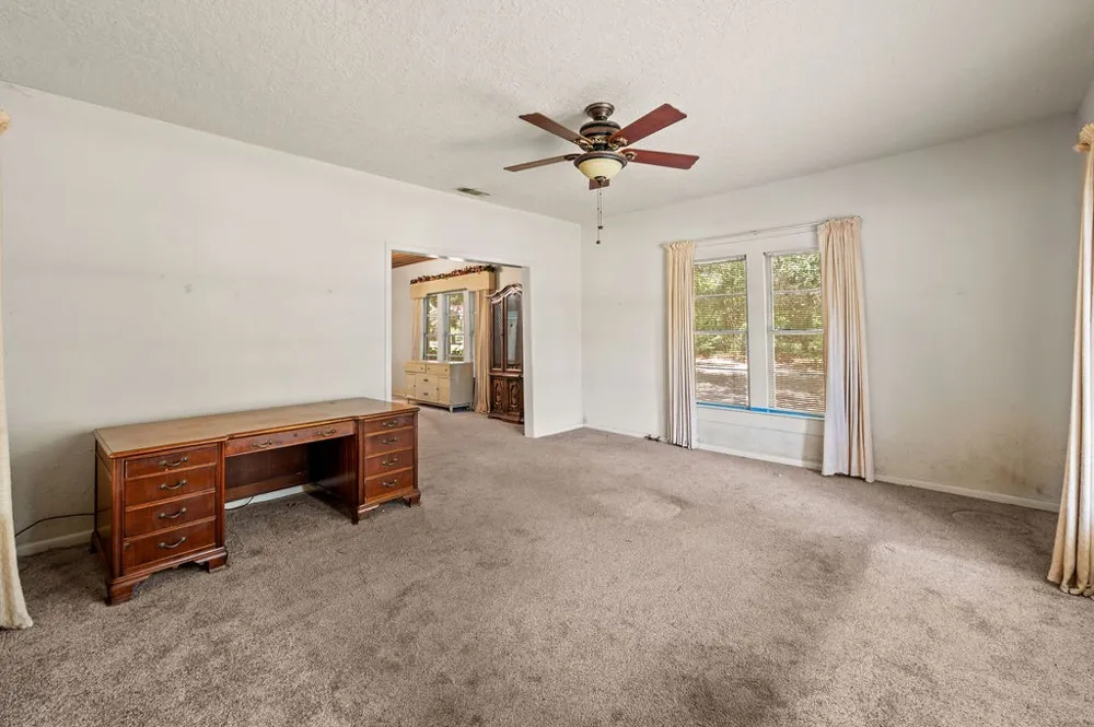 211 S Olive Street Grapeland, TX 75844