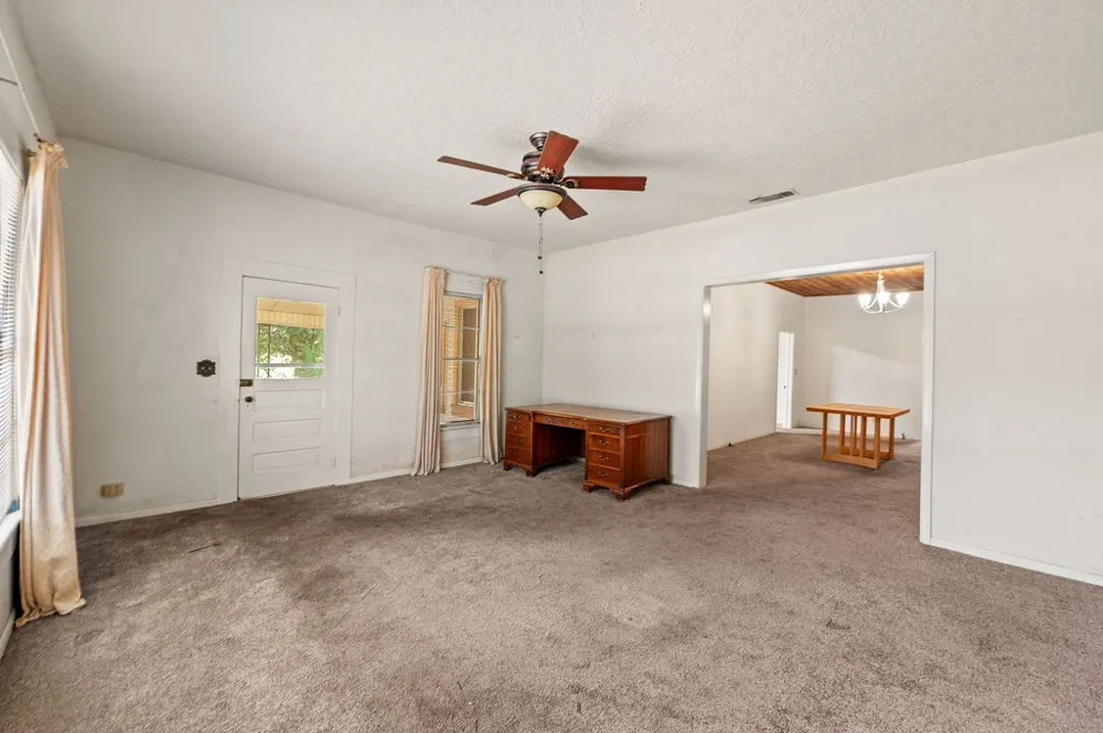 211 S Olive Street Grapeland, TX 75844