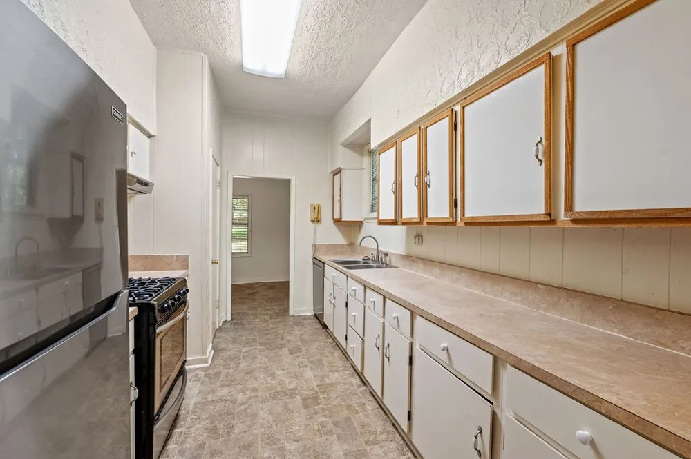 211 S Olive Street Grapeland, TX 75844