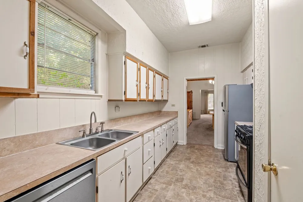 211 S Olive Street Grapeland, TX 75844