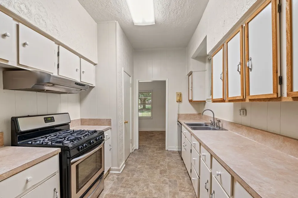 211 S Olive Street Grapeland, TX 75844