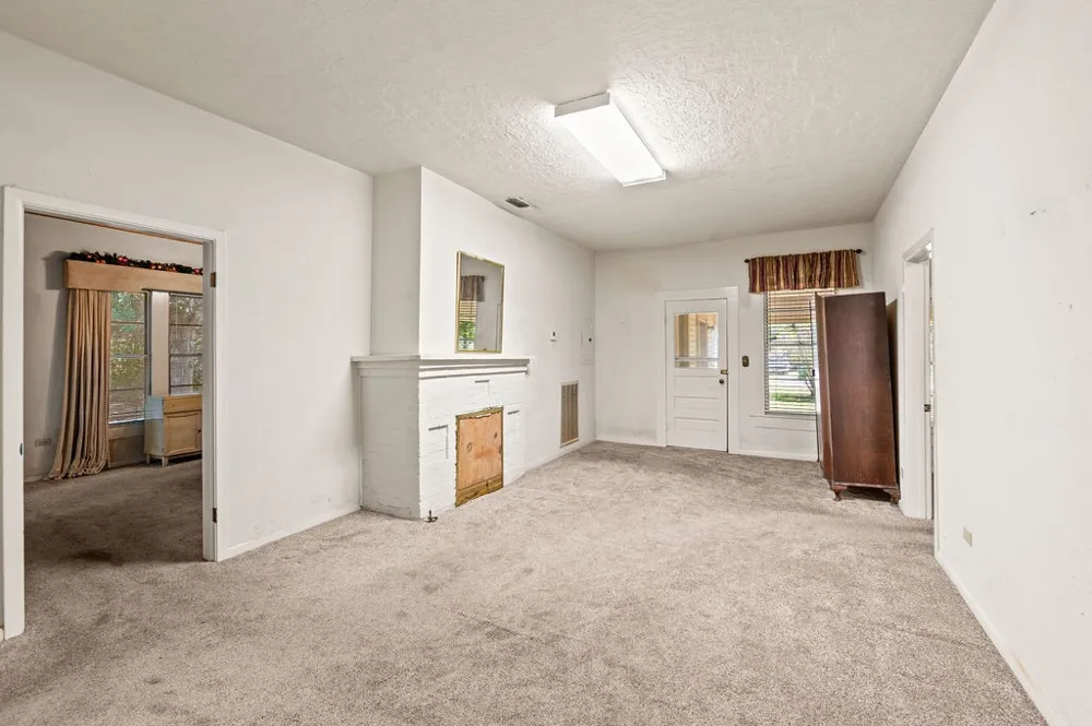 211 S Olive Street Grapeland, TX 75844