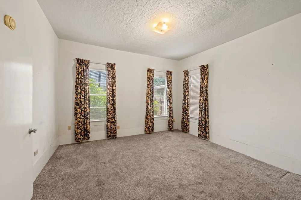 211 S Olive Street Grapeland, TX 75844