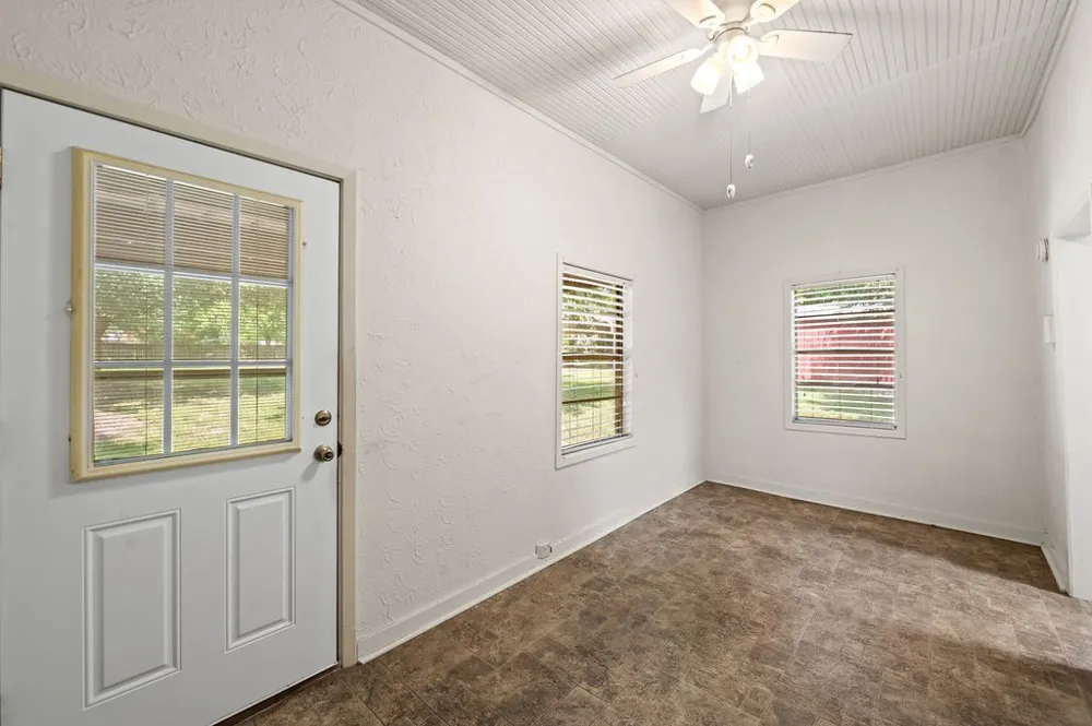 211 S Olive Street Grapeland, TX 75844