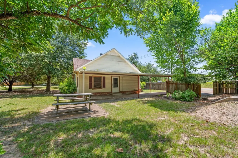 211 S Olive Street Grapeland, TX 75844