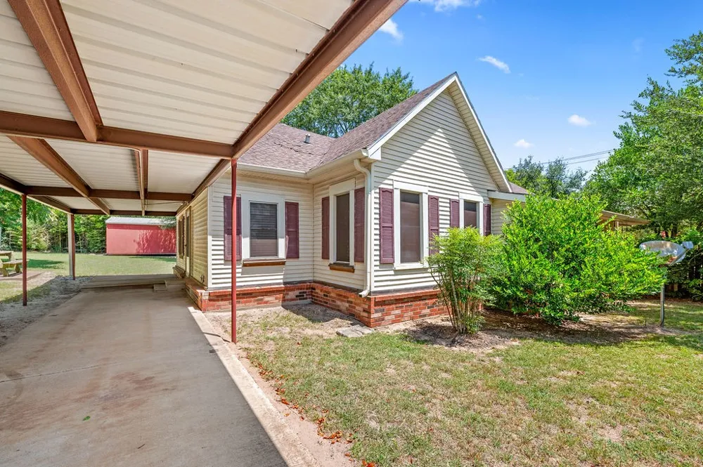 211 S Olive Street Grapeland, TX 75844