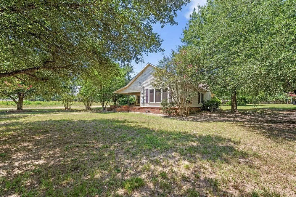 211 S Olive Street Grapeland, TX 75844