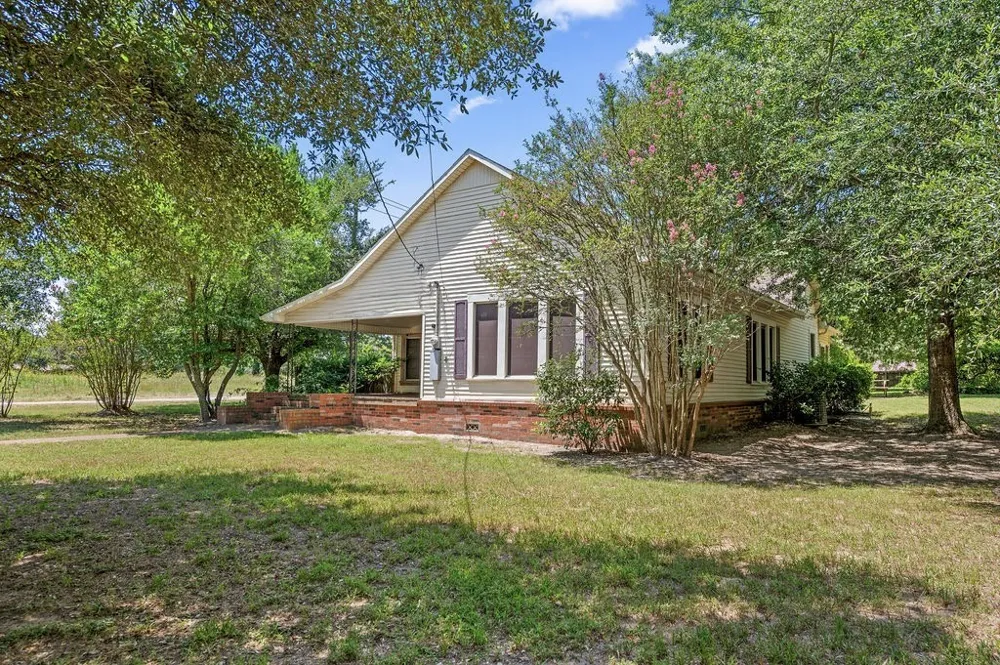 211 S Olive Street Grapeland, TX 75844