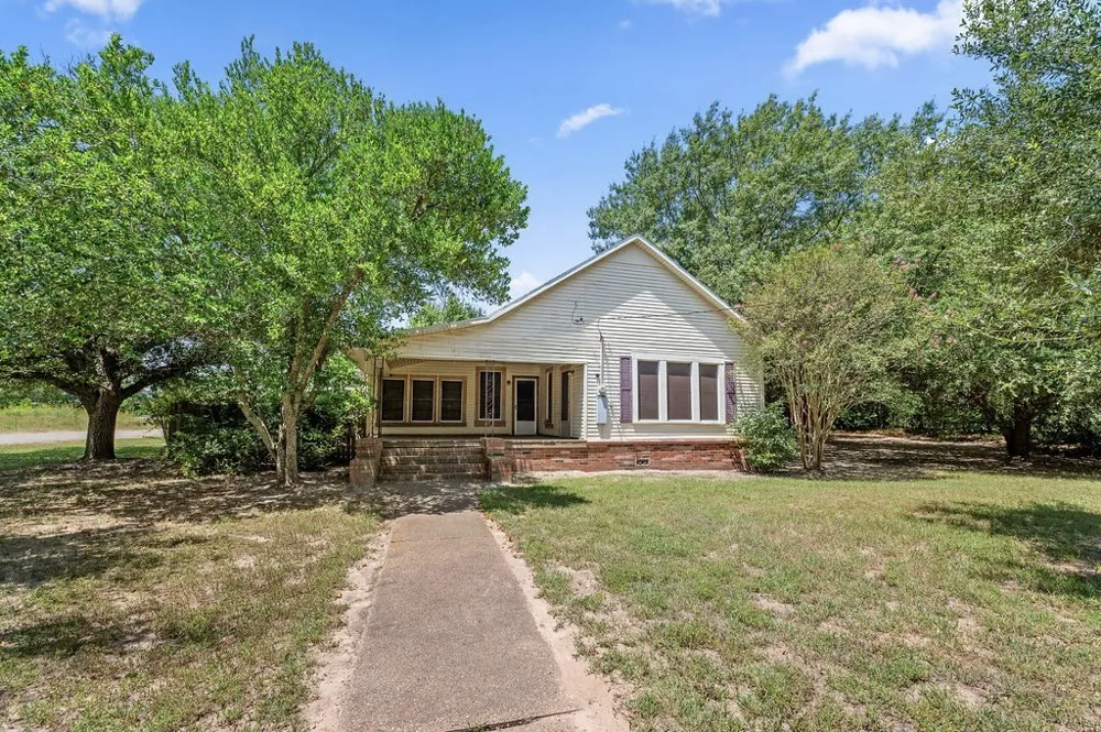 211 S Olive Street Grapeland, TX 75844