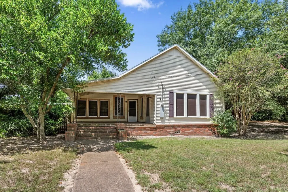 211 S Olive Street Grapeland, TX 75844