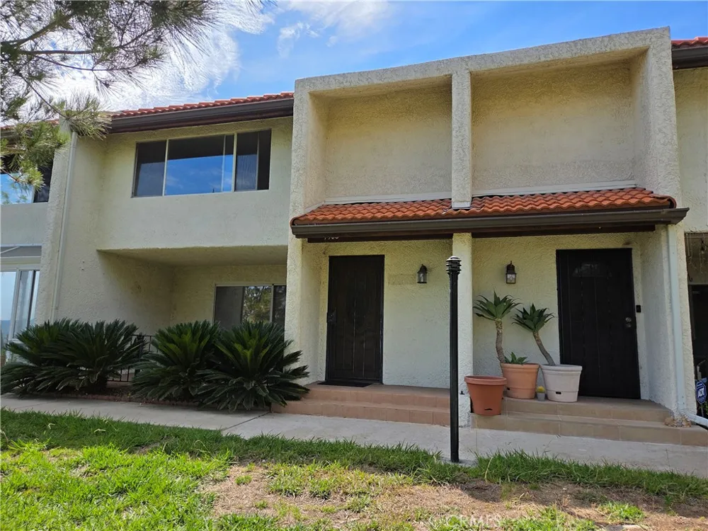 7908 Via Magdalena Burbank, CA 91504