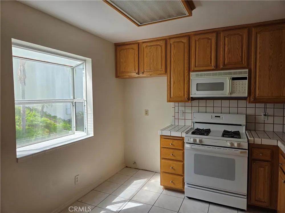 7908 Via Magdalena Burbank, CA 91504