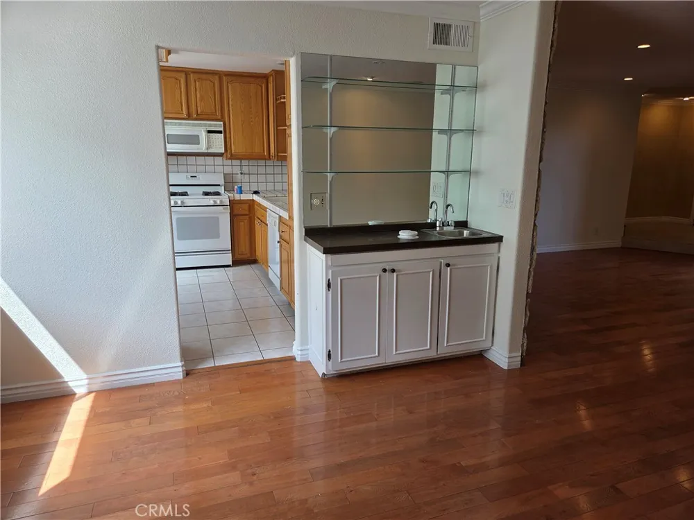 7908 Via Magdalena Burbank, CA 91504