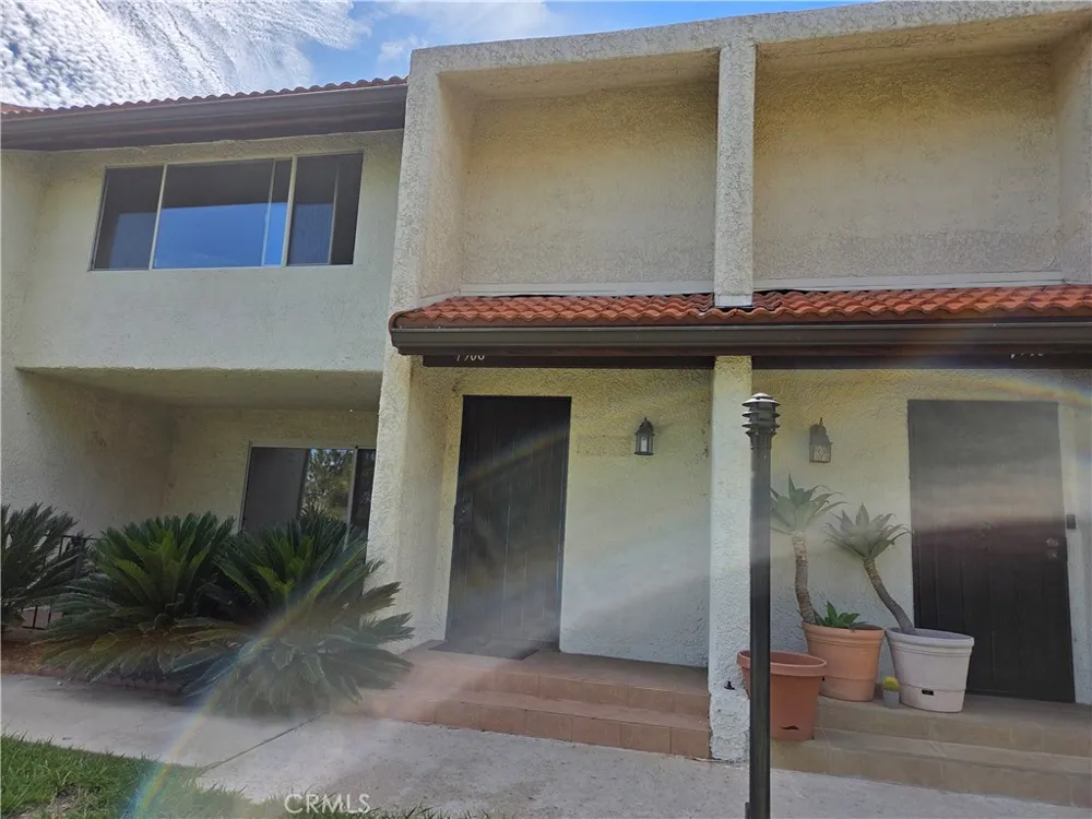 7908 Via Magdalena Burbank, CA 91504