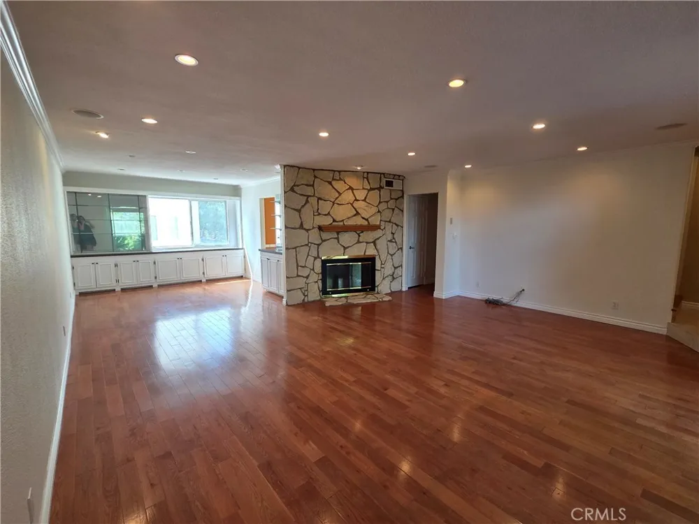 7908 Via Magdalena Burbank, CA 91504