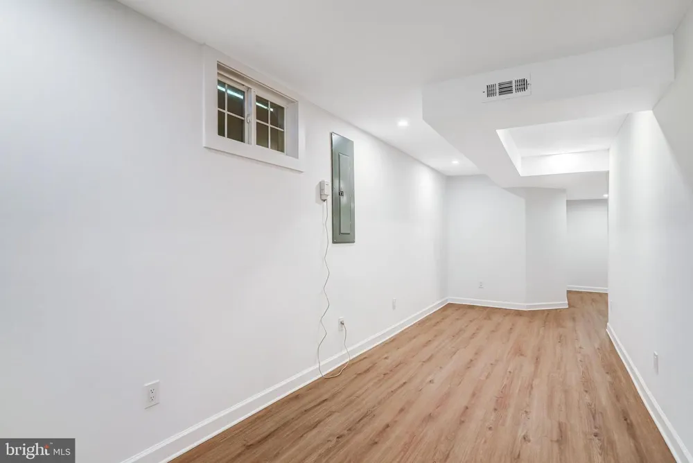 1413 BAYSHIRE LANE Herndon, VA 20170