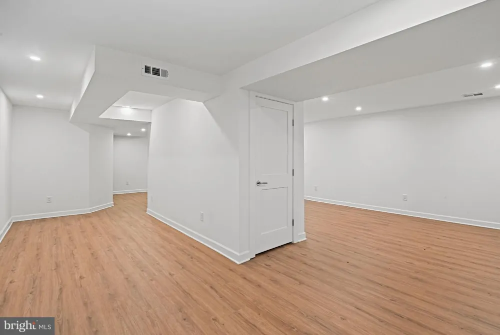 1413 BAYSHIRE LANE Herndon, VA 20170
