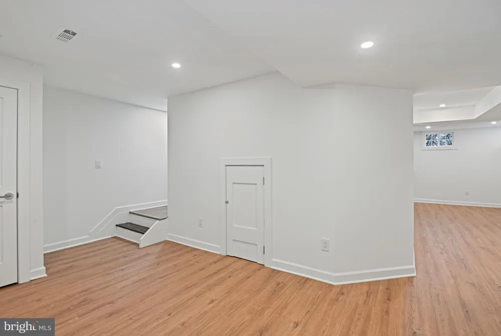 1413 BAYSHIRE LANE Herndon, VA 20170