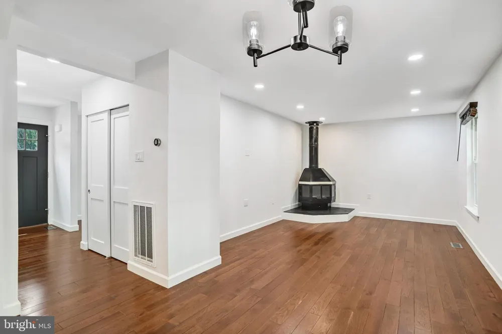 1413 BAYSHIRE LANE Herndon, VA 20170