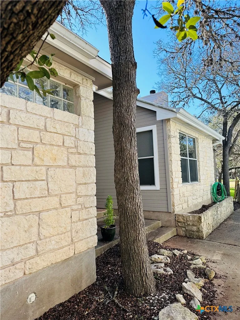 27 NW Par View Drive Wimberley, TX 78676