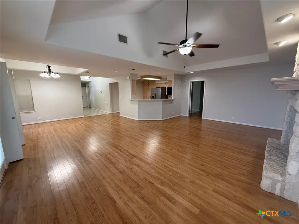 27 NW Par View Drive Wimberley, TX 78676