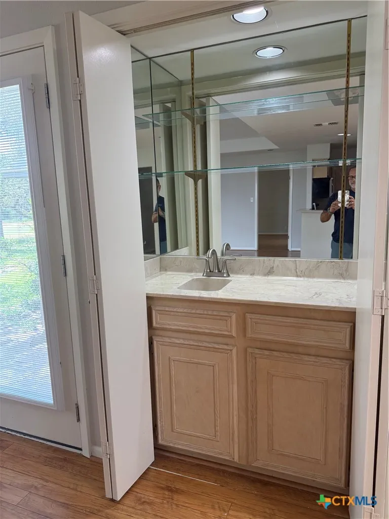 27 NW Par View Drive Wimberley, TX 78676