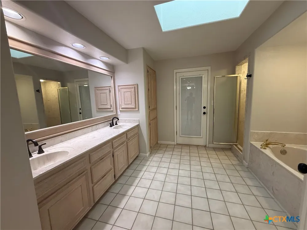 27 NW Par View Drive Wimberley, TX 78676
