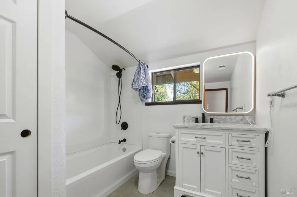 2713 Leslie Road Santa Rosa, CA 95404