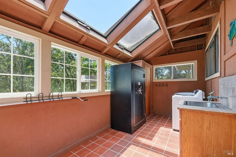 2713 Leslie Road Santa Rosa, CA 95404