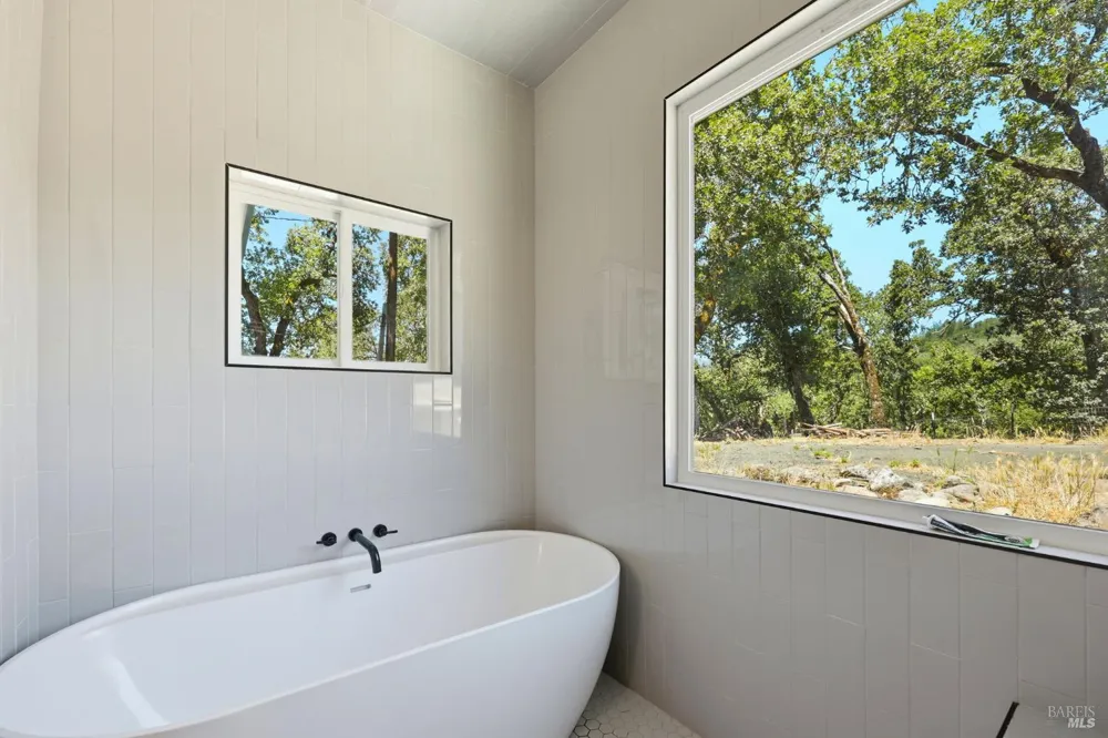 2713 Leslie Road Santa Rosa, CA 95404