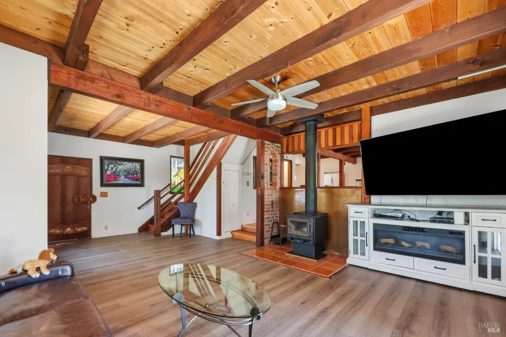 2713 Leslie Road Santa Rosa, CA 95404