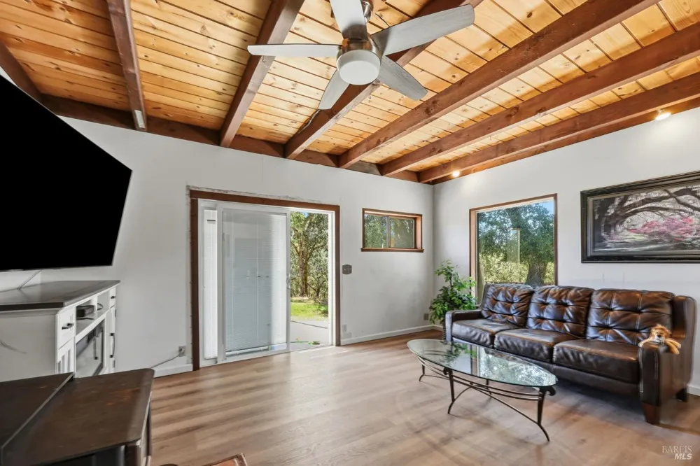 2713 Leslie Road Santa Rosa, CA 95404