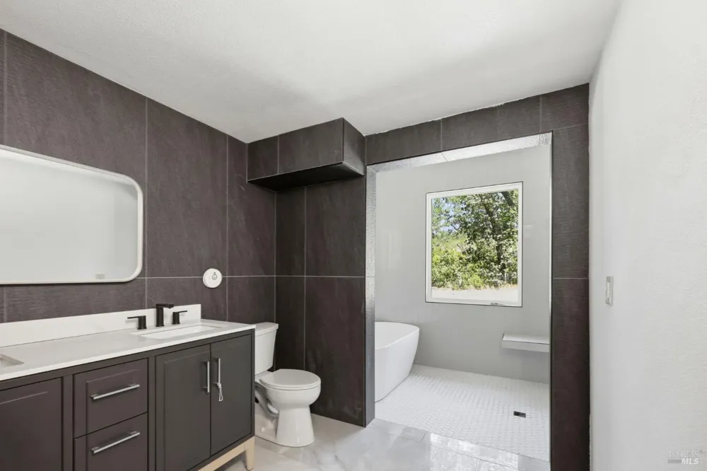 2713 Leslie Road Santa Rosa, CA 95404