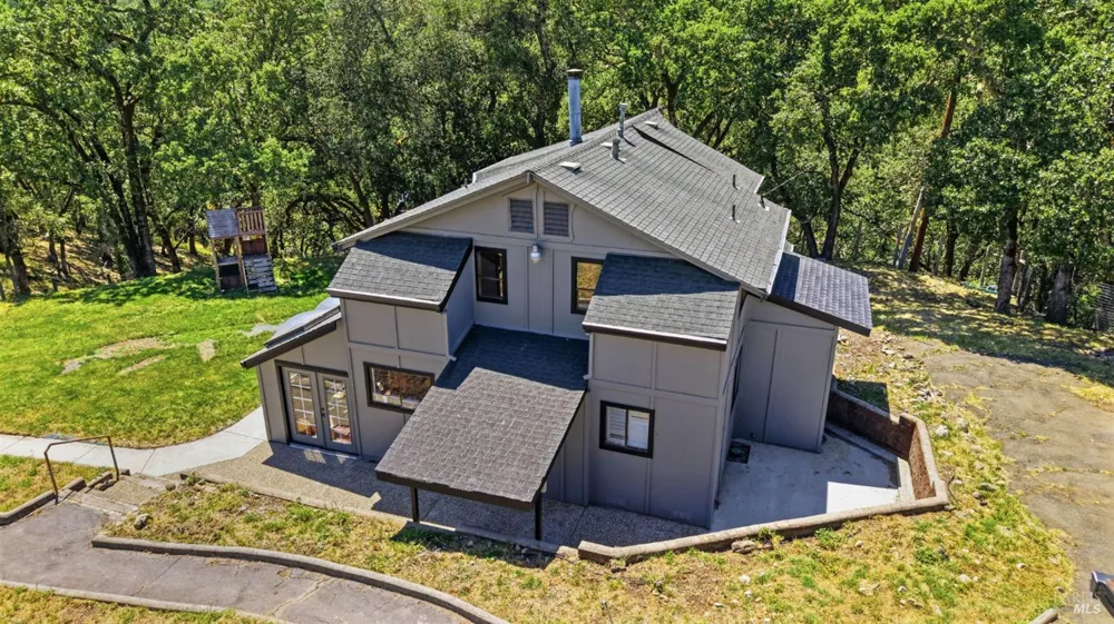 2713 Leslie Road Santa Rosa, CA 95404