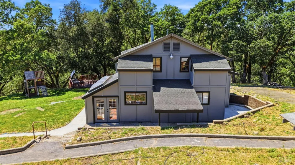 2713 Leslie Road Santa Rosa, CA 95404