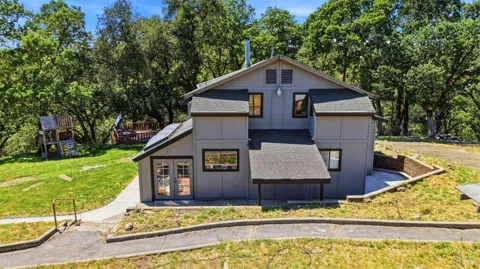 2713 Leslie Road