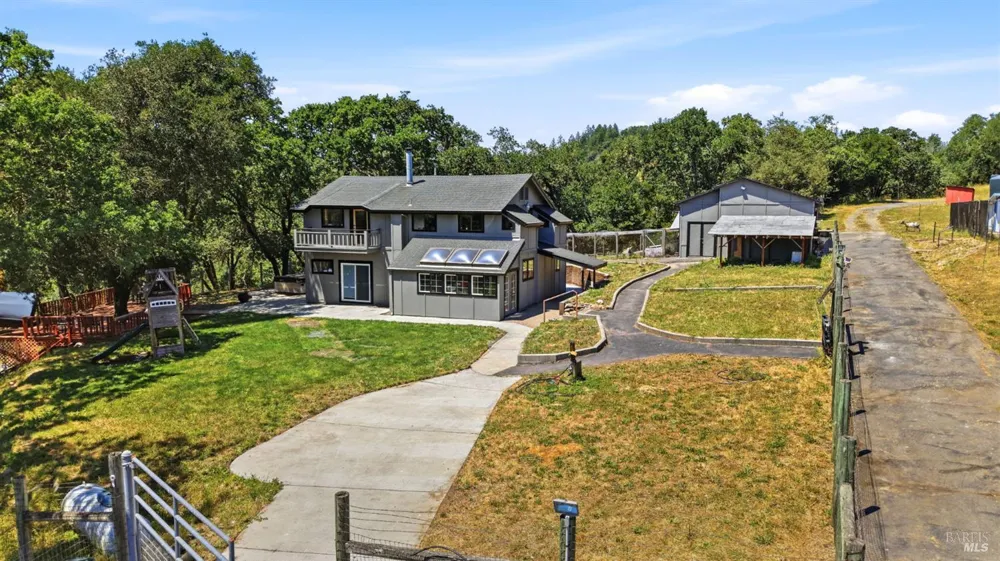 2713 Leslie Road Santa Rosa, CA 95404